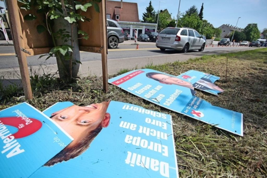 Zerstörung von AfD-Wahlplakaten